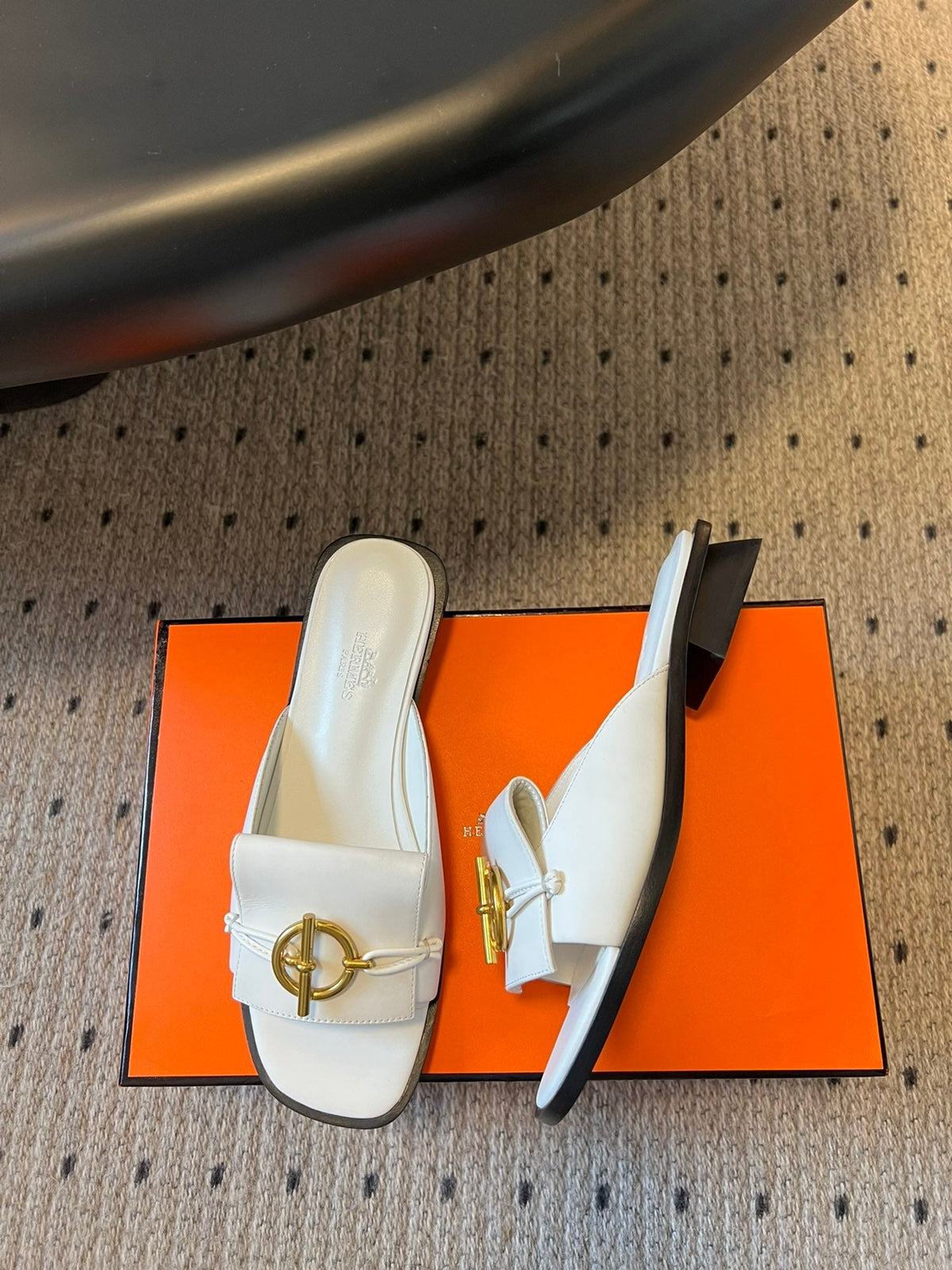 Hermes Ilot Flat Sandal in White Calfskin