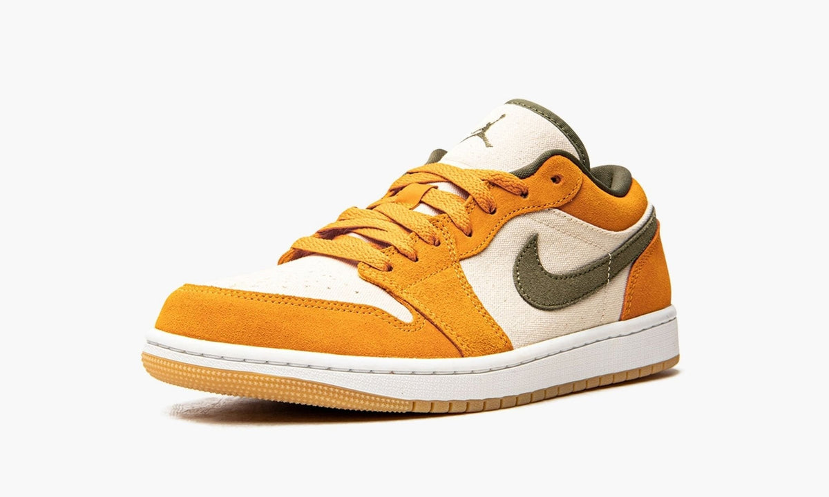 Air Jordan 1 Low SE "Light Curry" Sneakers