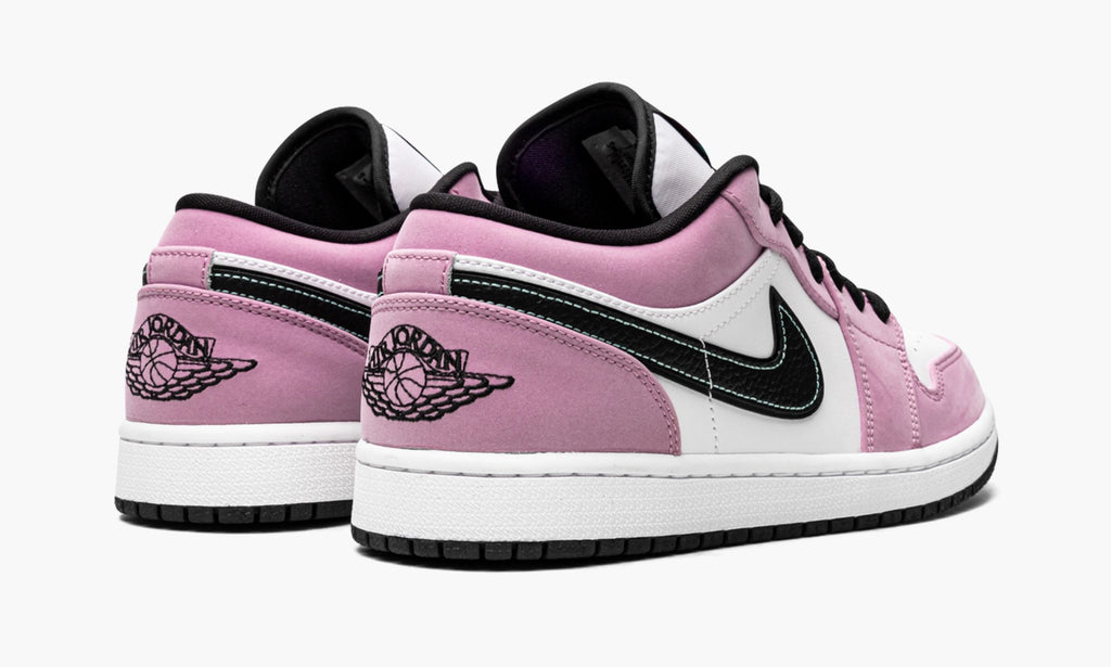 Air Jordan 1 Low SE Violet Shock Sneakers