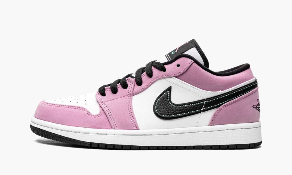 Air Jordan 1 Low SE Violet Shock Sneakers