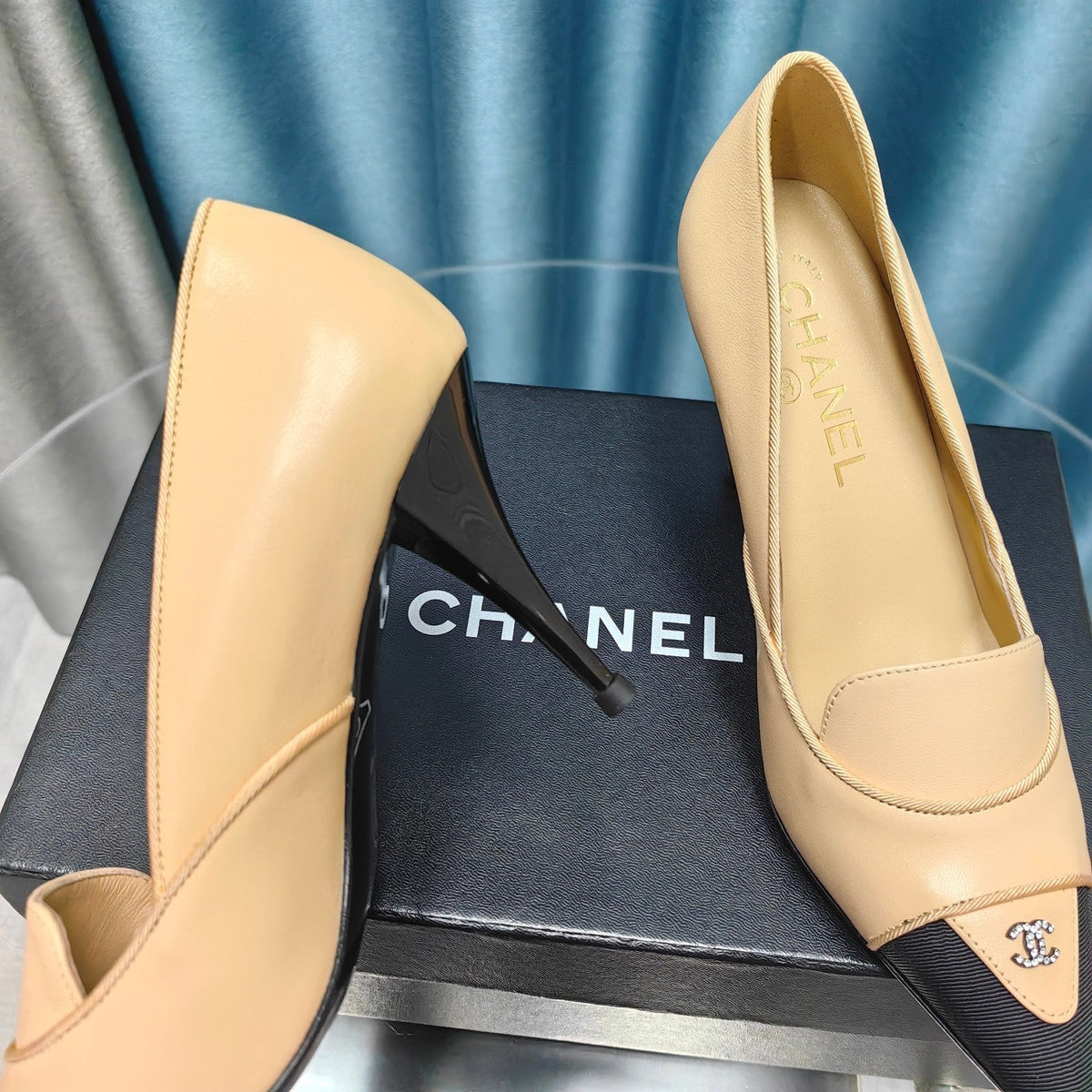 Chanel High Heels in Dark Cream Mix Black Sheepskin
