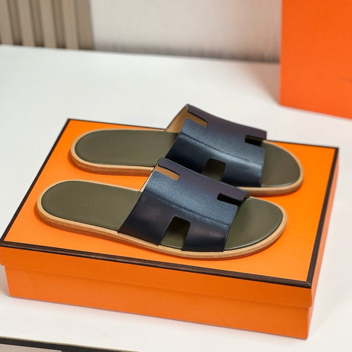 Hermes Izmir Sandal Crocodide Black