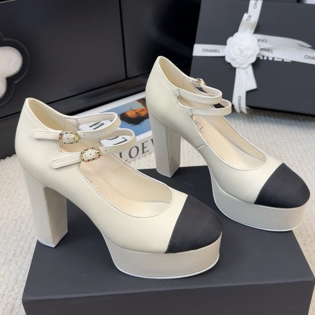 Chanel Flatform Sandal in Pale Yellow Calfskin and Black Fabric