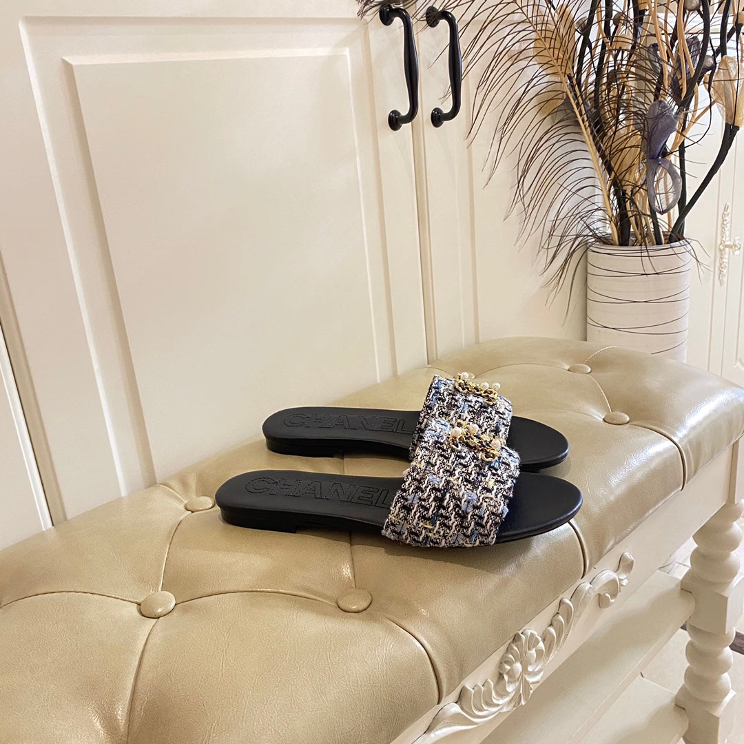 Chanel Slippers in Multicolor Tweed Mule