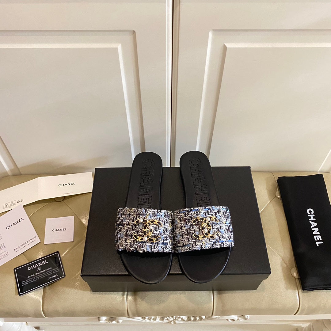 Chanel Slippers in Multicolor Tweed Mule