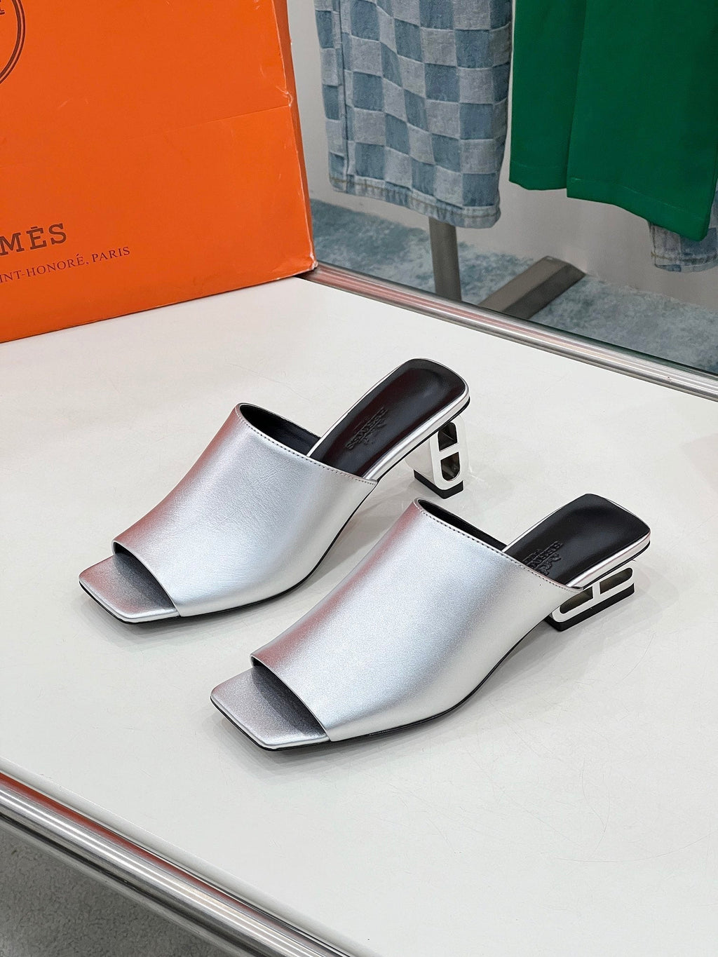 Hermes Idole Sandal in Silver Calfskin