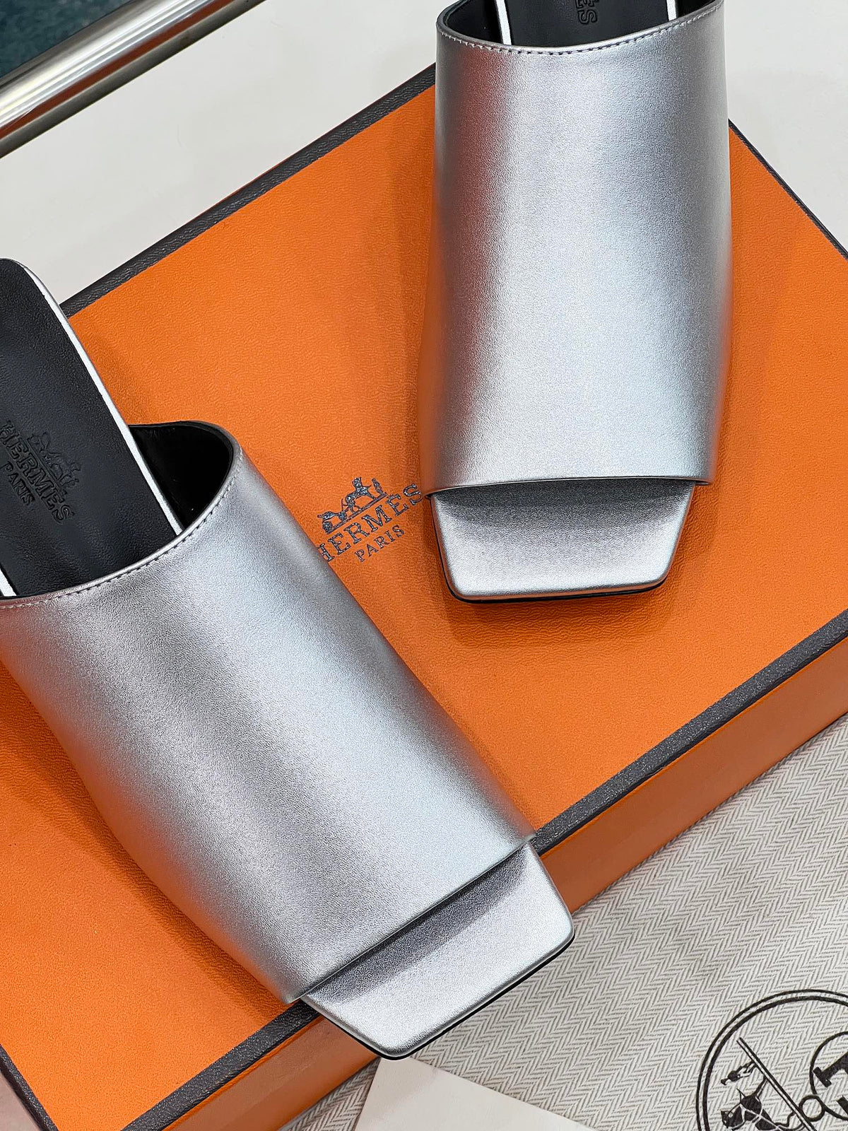 Hermes Idole Sandal in Silver Calfskin
