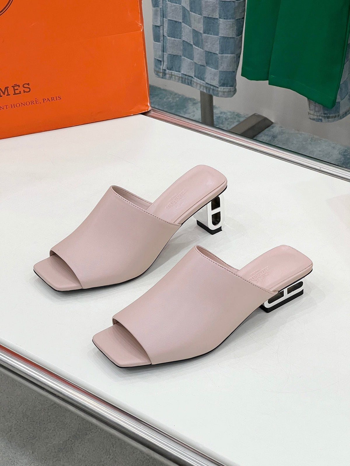 Hermes Idole Sandal in Baby Pink Calfskin