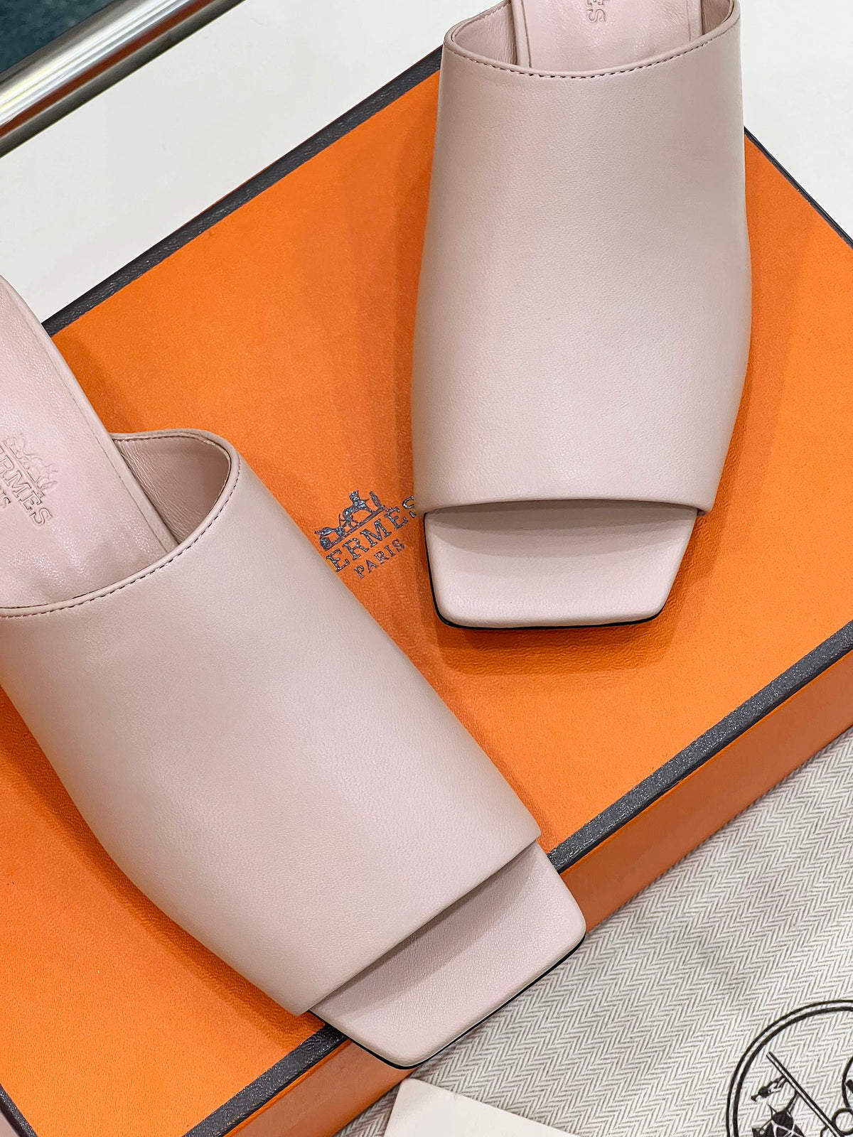 Hermes Idole Sandal in Baby Pink Calfskin