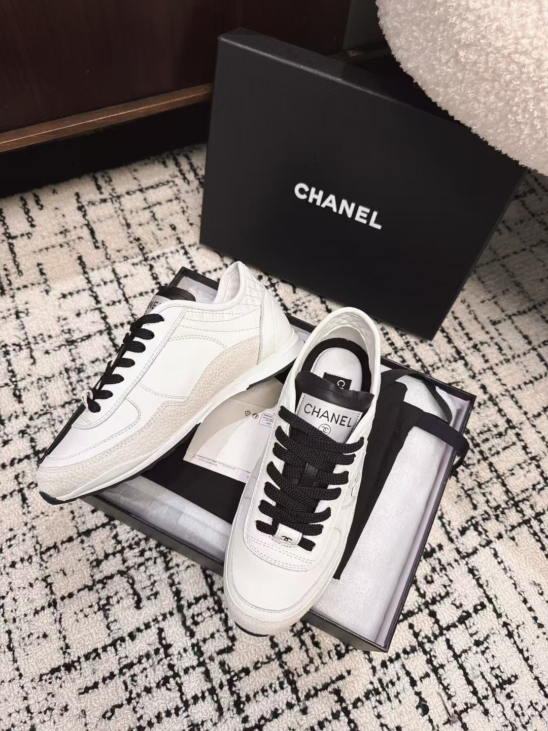 Chanel Trainers Sneaker in White Calfskin and Suede