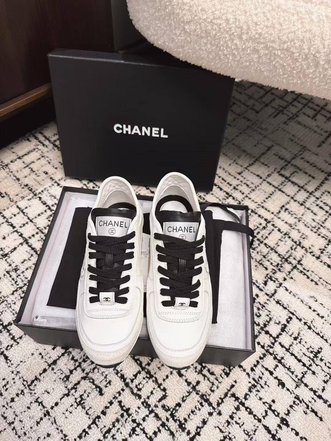 Chanel Trainers Sneaker in White Calfskin and Suede