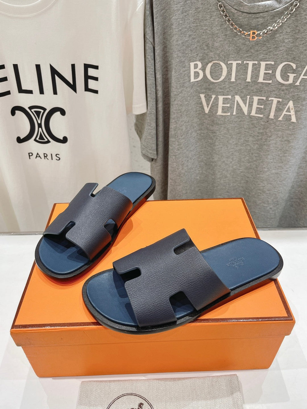 Hermes Izmir Sandal Berry Lambskin