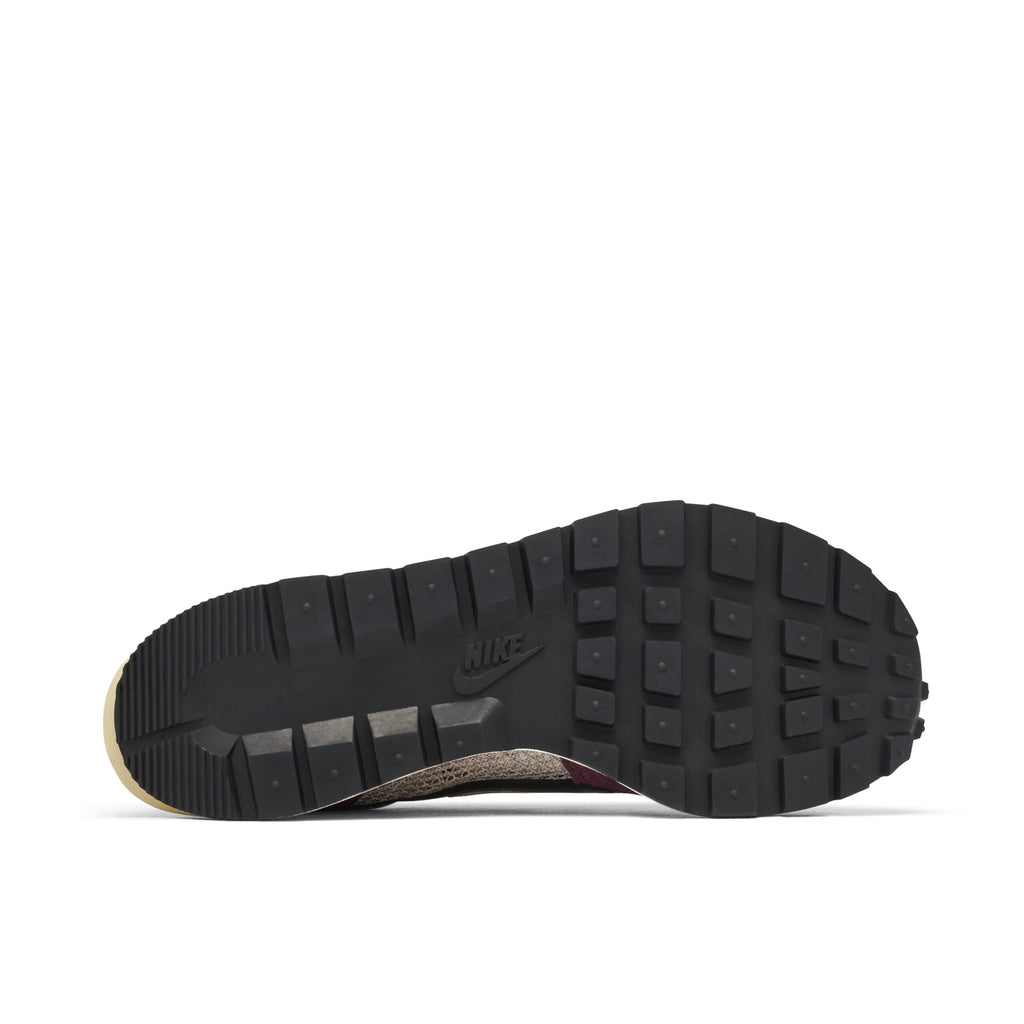 Sacai x Nike Vaporwaffle Red Green Sneakers
