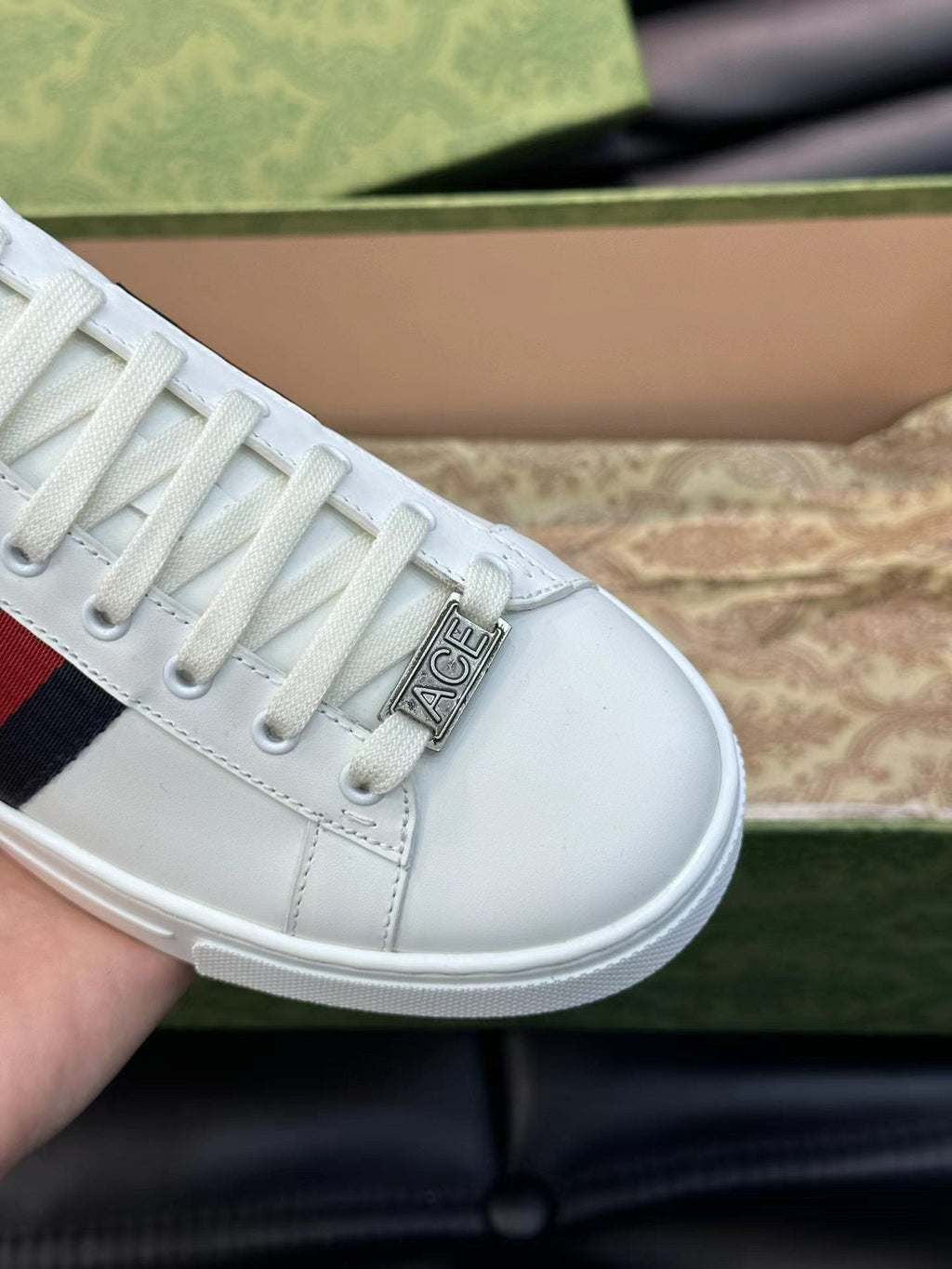 Gucci White Stripe Low-Top Sneakers — detail