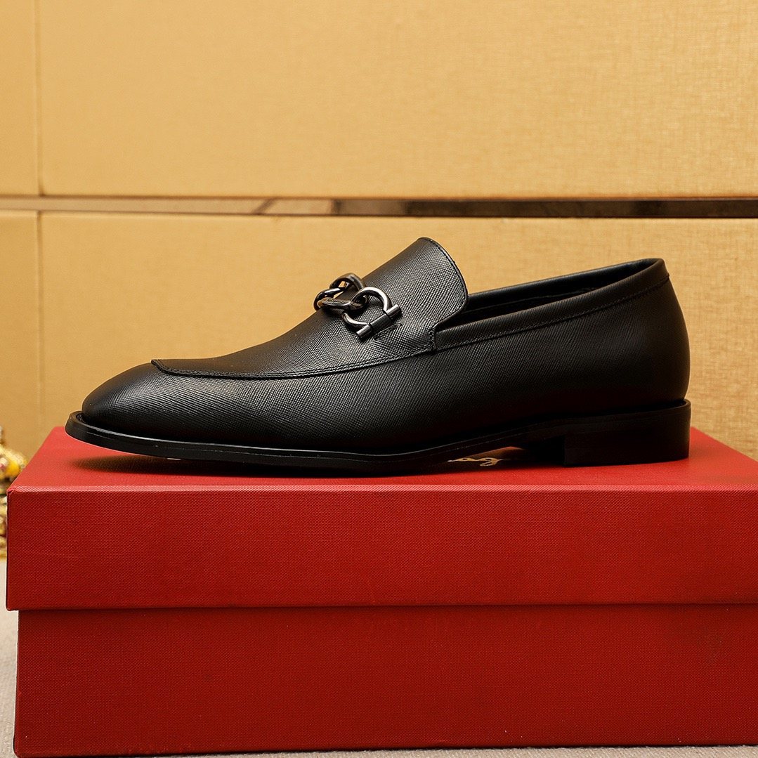 Ferragamo Black Textured Bit Loafers — side