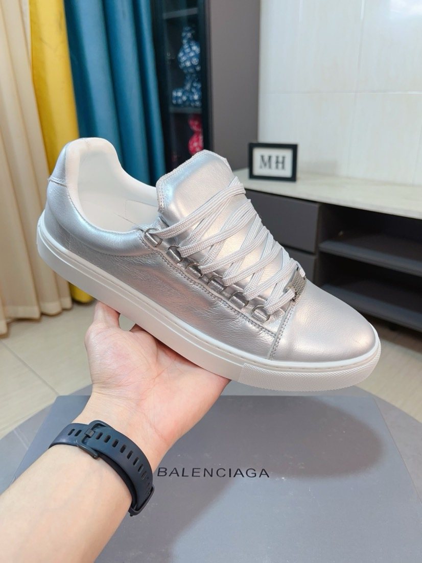 Balenciaga Textured Lace-Up Low-Top Sneakers — model