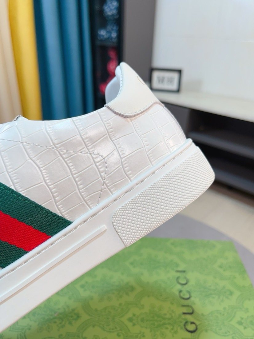 Gucci Men's Stripe Low-Top Sneakers — side