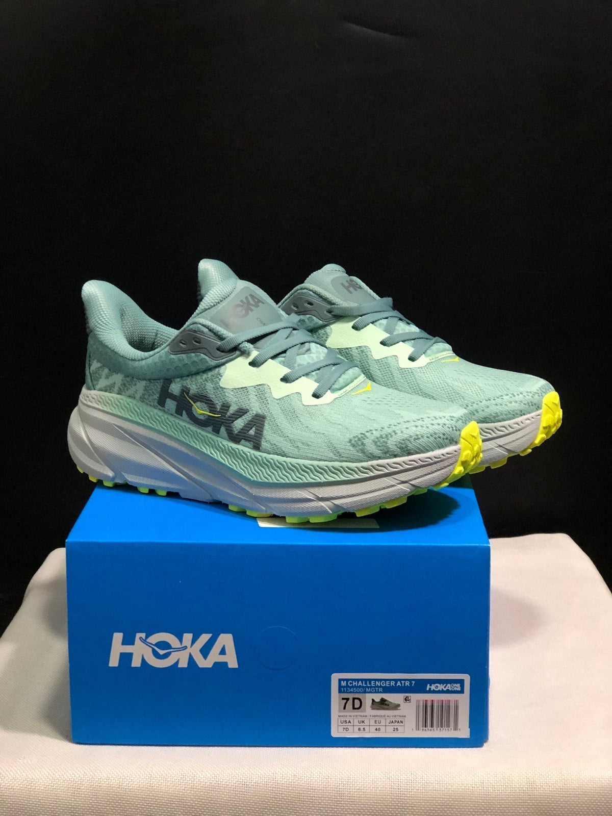 HOKA ONE ONE Challenger 7 Trail Running Shoes