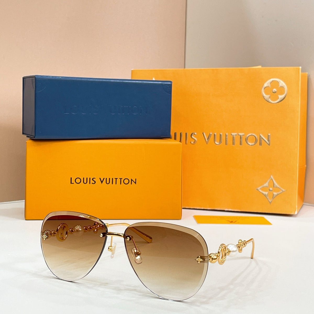 Louis Vuitton Z3318U Sunglasses - 64-14-145